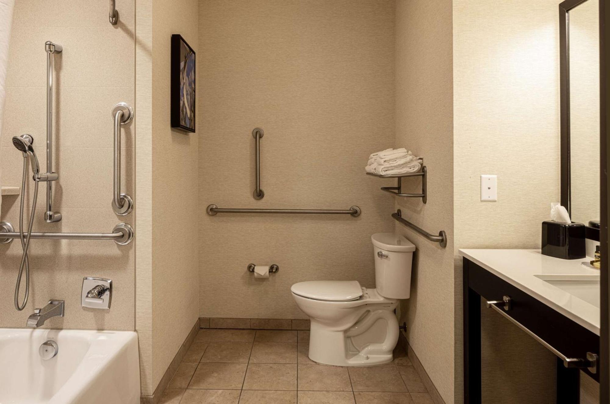 Best Western Plus Franciscan Square Inn & Suites Steubenville Eksteriør bilde