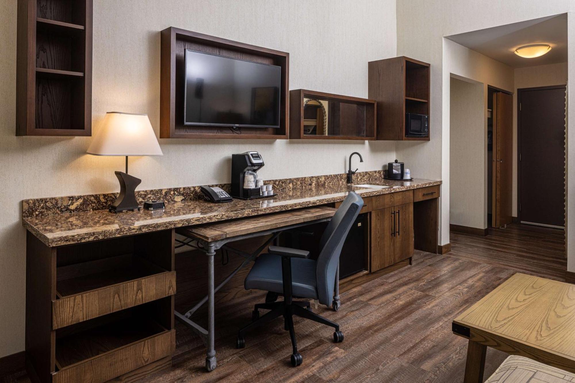 Best Western Plus Franciscan Square Inn & Suites Steubenville Eksteriør bilde