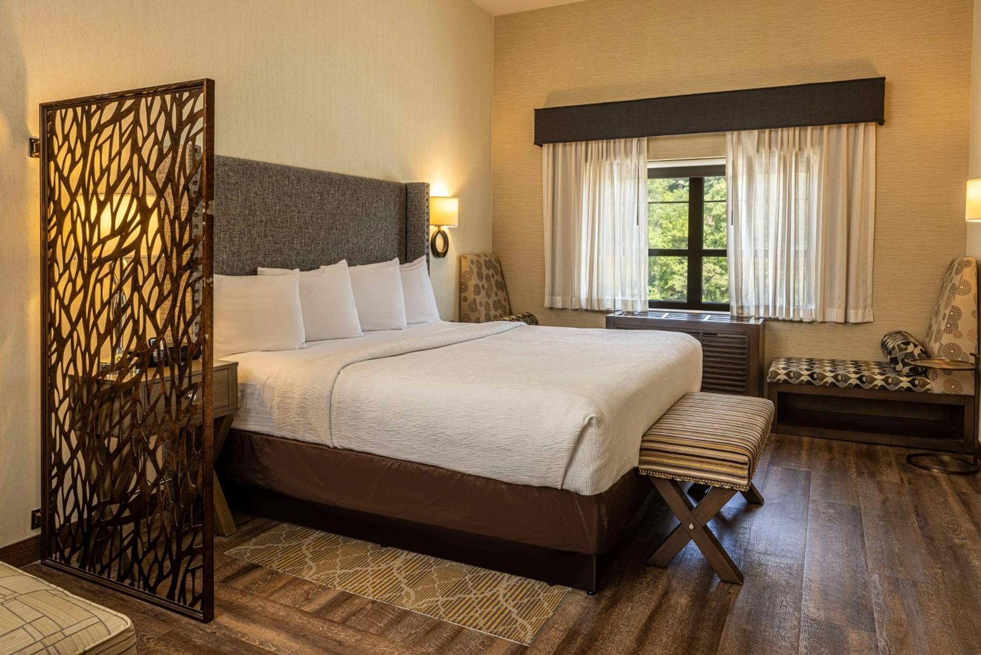 Best Western Plus Franciscan Square Inn & Suites Steubenville Eksteriør bilde