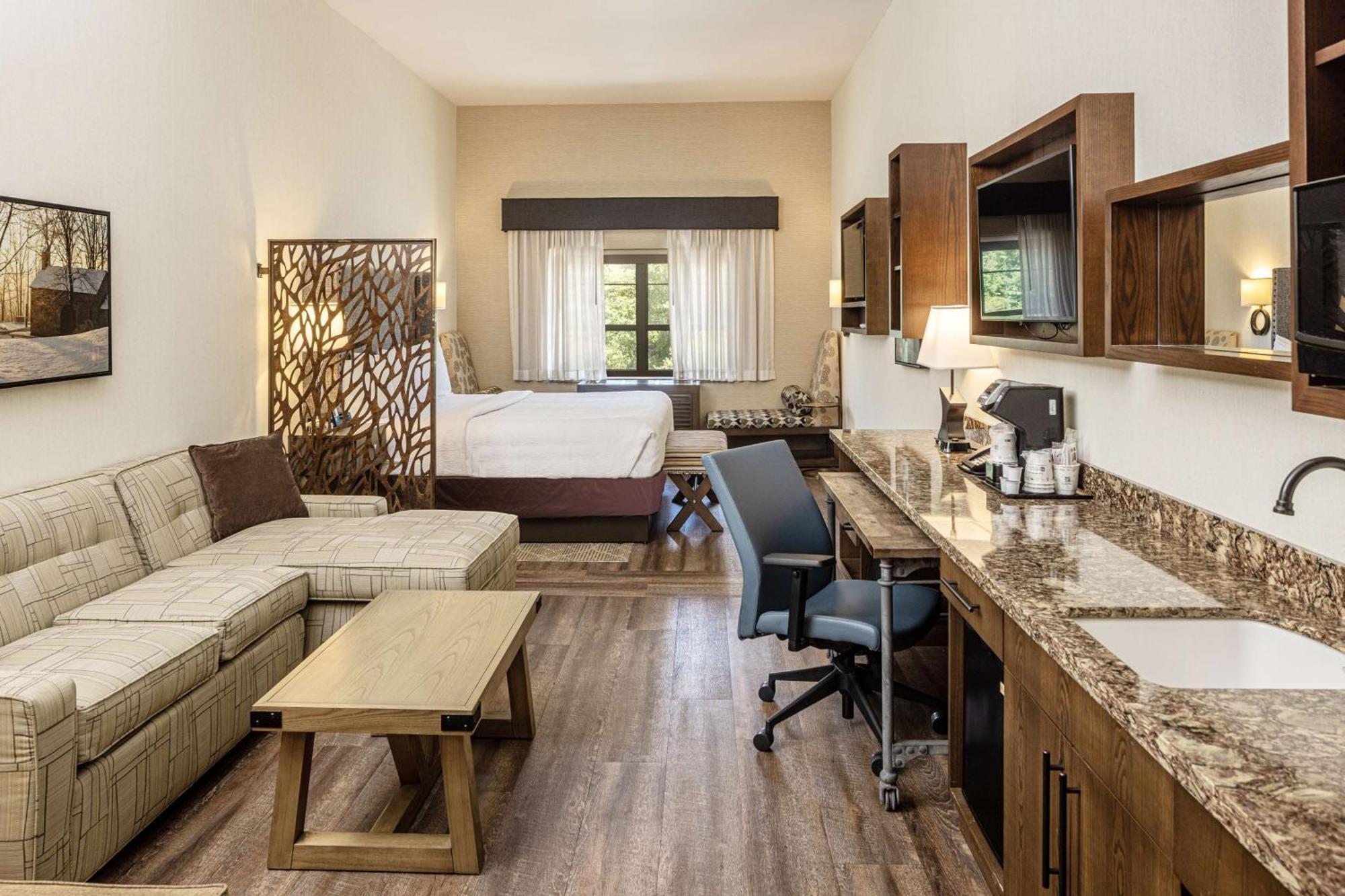 Best Western Plus Franciscan Square Inn & Suites Steubenville Eksteriør bilde