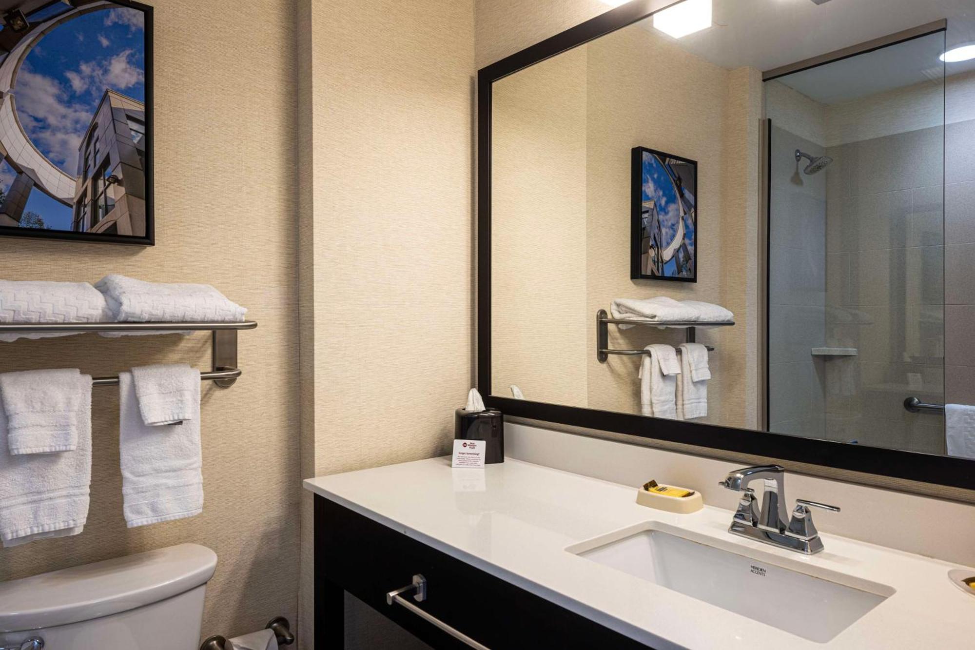 Best Western Plus Franciscan Square Inn & Suites Steubenville Eksteriør bilde