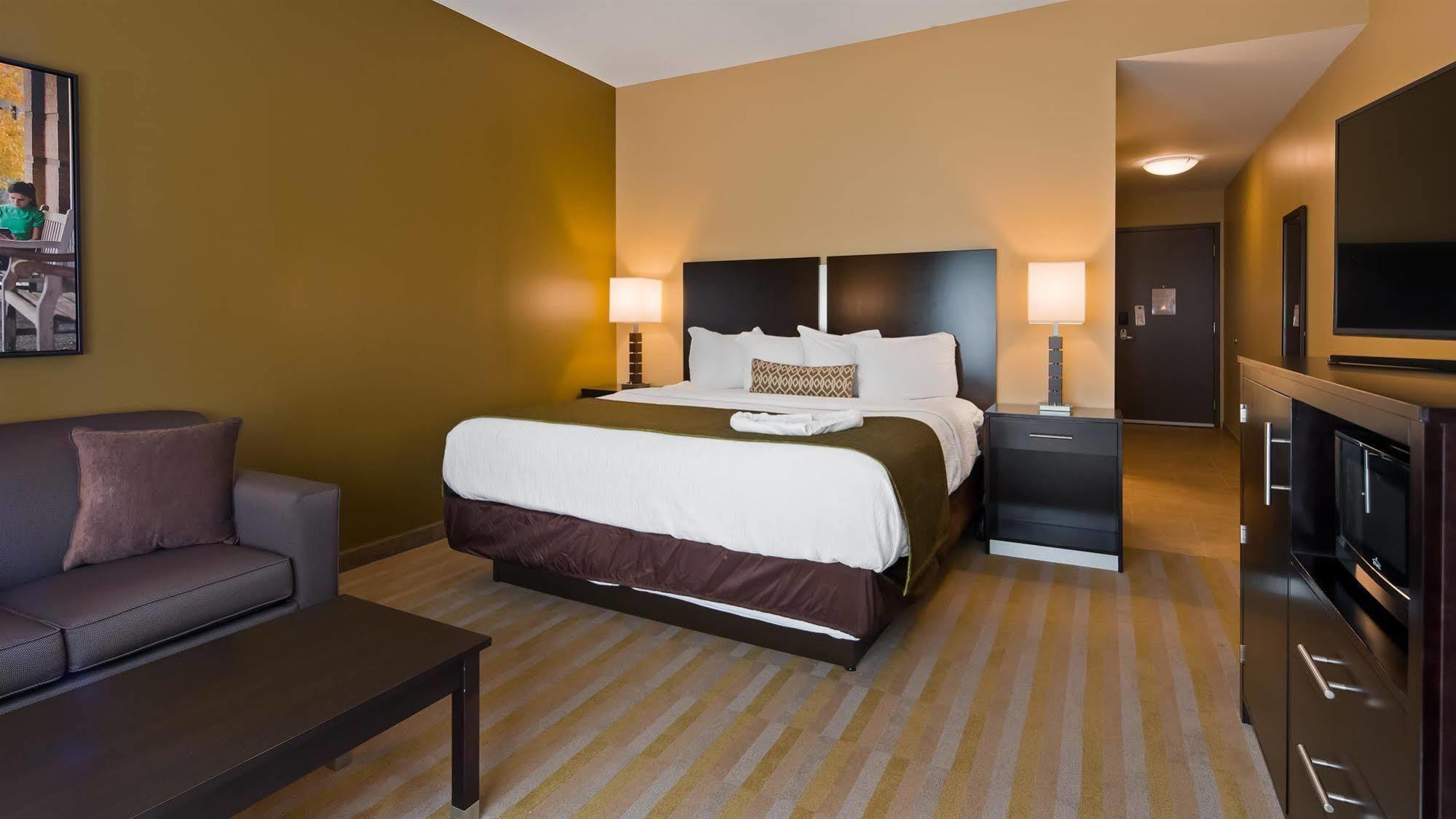 Best Western Plus Franciscan Square Inn & Suites Steubenville Eksteriør bilde